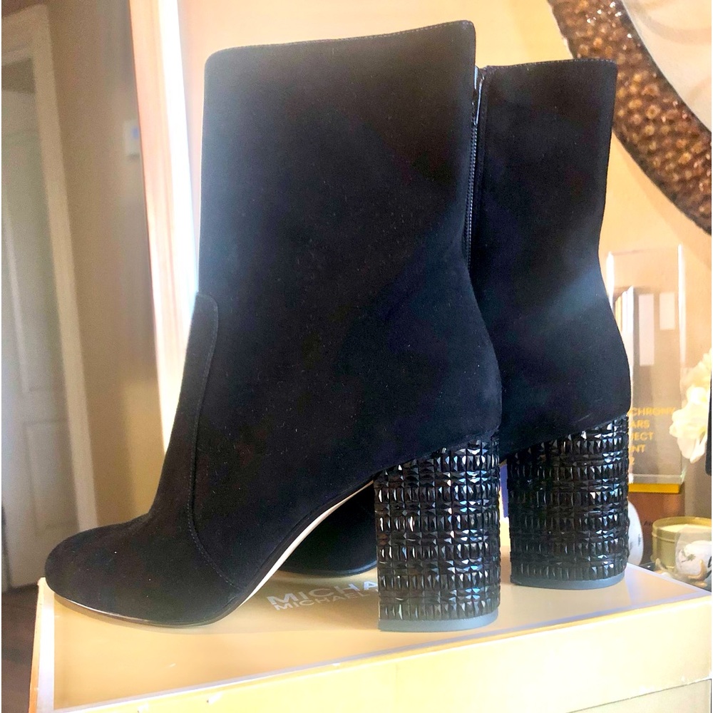 Classy, MK YOONIE ANKLE BOOT, Suede, Black, SZ 10 M